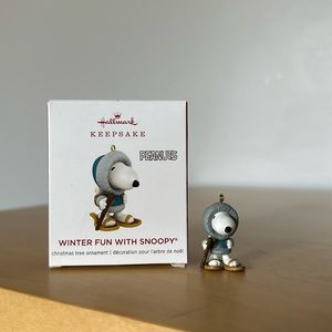 NIB Hallmark Keepsake 2019 Peanuts Winter Fun w/Snoopy Christmas Tree Ornament